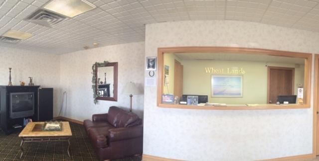 Sunflower Inn & Suites - Garden City Extérieur photo