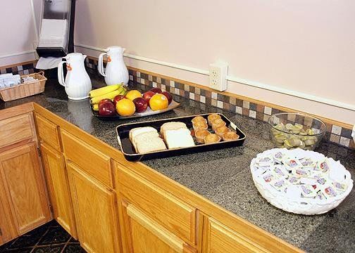 Sunflower Inn & Suites - Garden City Extérieur photo