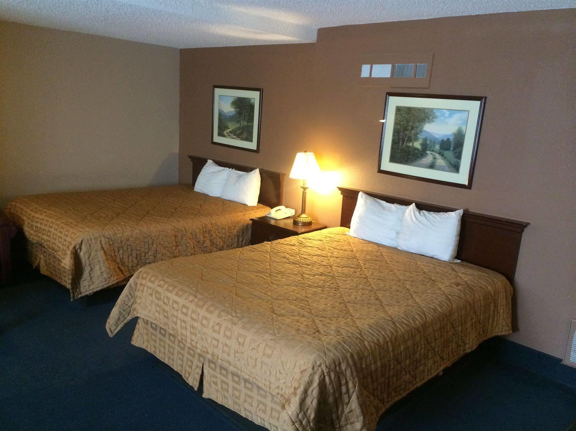 Sunflower Inn & Suites - Garden City Extérieur photo